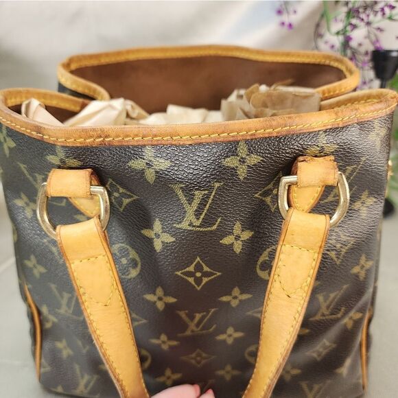 Authentic Louis Vuitton Monogram Batignolles Vertical W/ Dust Bag - Picture 10 of 17